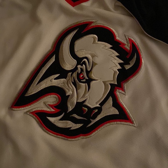 New buffalo sabres nhl sweater